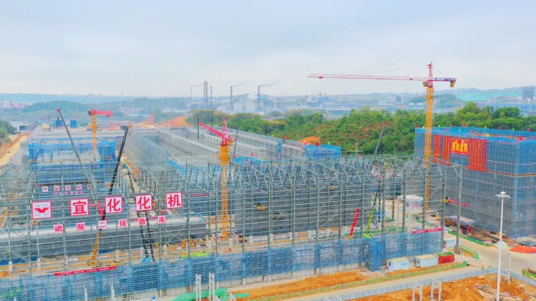 加速推進！宜化楚星整體升級改造項目關(guān)鍵裝置主體結(jié)構(gòu)順利封頂(圖4)